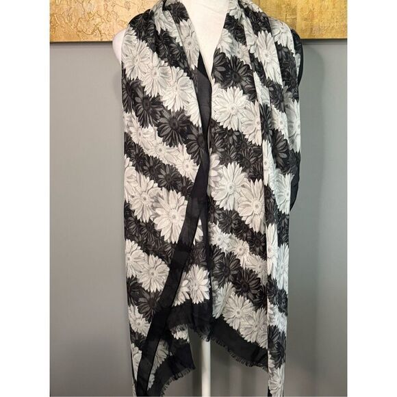 Black/White Floral Scarf/Wrap - Picture 8 of 12